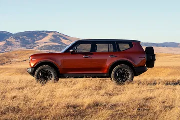 Vistazo lateral del Scout Traveler 2028, prometedor competidor en el segmento 4x4.