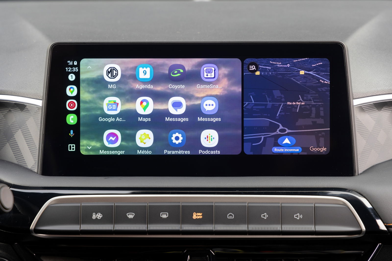 Pantalla táctil central del MG3 con sistema de infotainment. Pantalla táctil central del MG3 con sistema de infotainment.