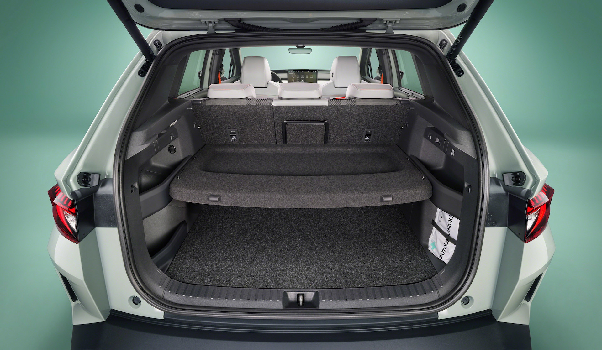 Vista trasera del maletero del Skoda Elroq, destacando su capacidad de 470 l