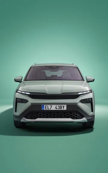 Nuevo Škoda Elroq 2025: dinamismo y robustez en su frontal.