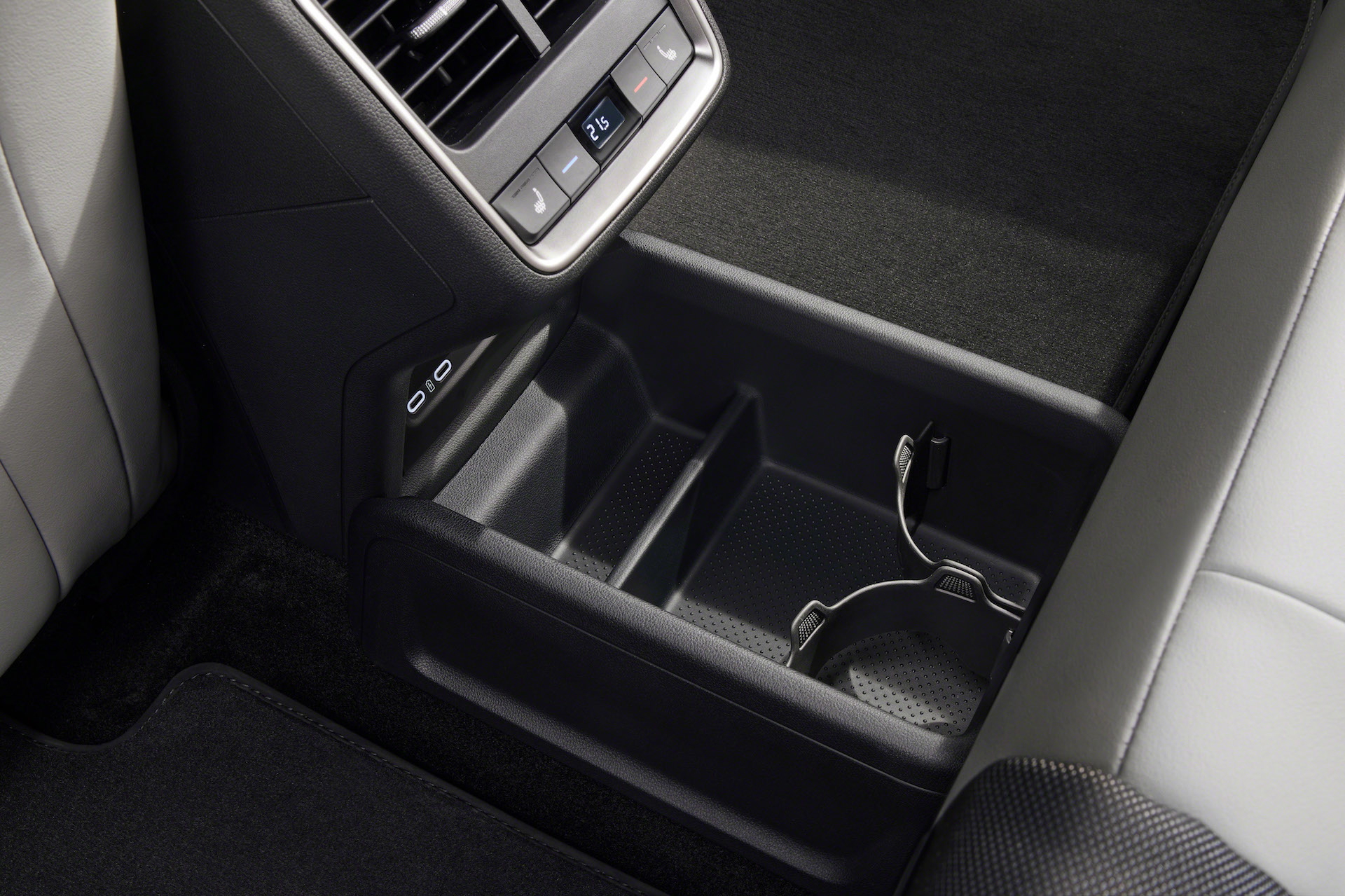 Vista cercana de los acabados y detalles interiores del Škoda Elroq.