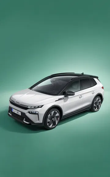 Vista lateral del Skoda Elroq 2025 destacando su diseño dinámico y moderno.