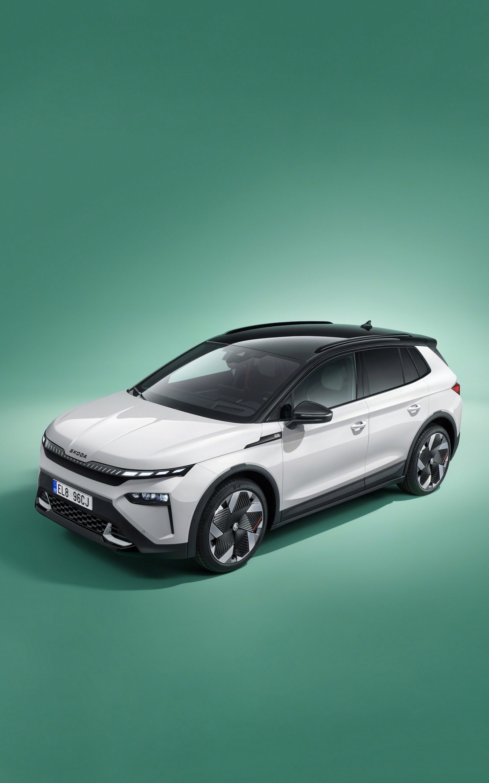 Vista lateral del Skoda Elroq 2025 destacando su diseño dinámico y moderno.