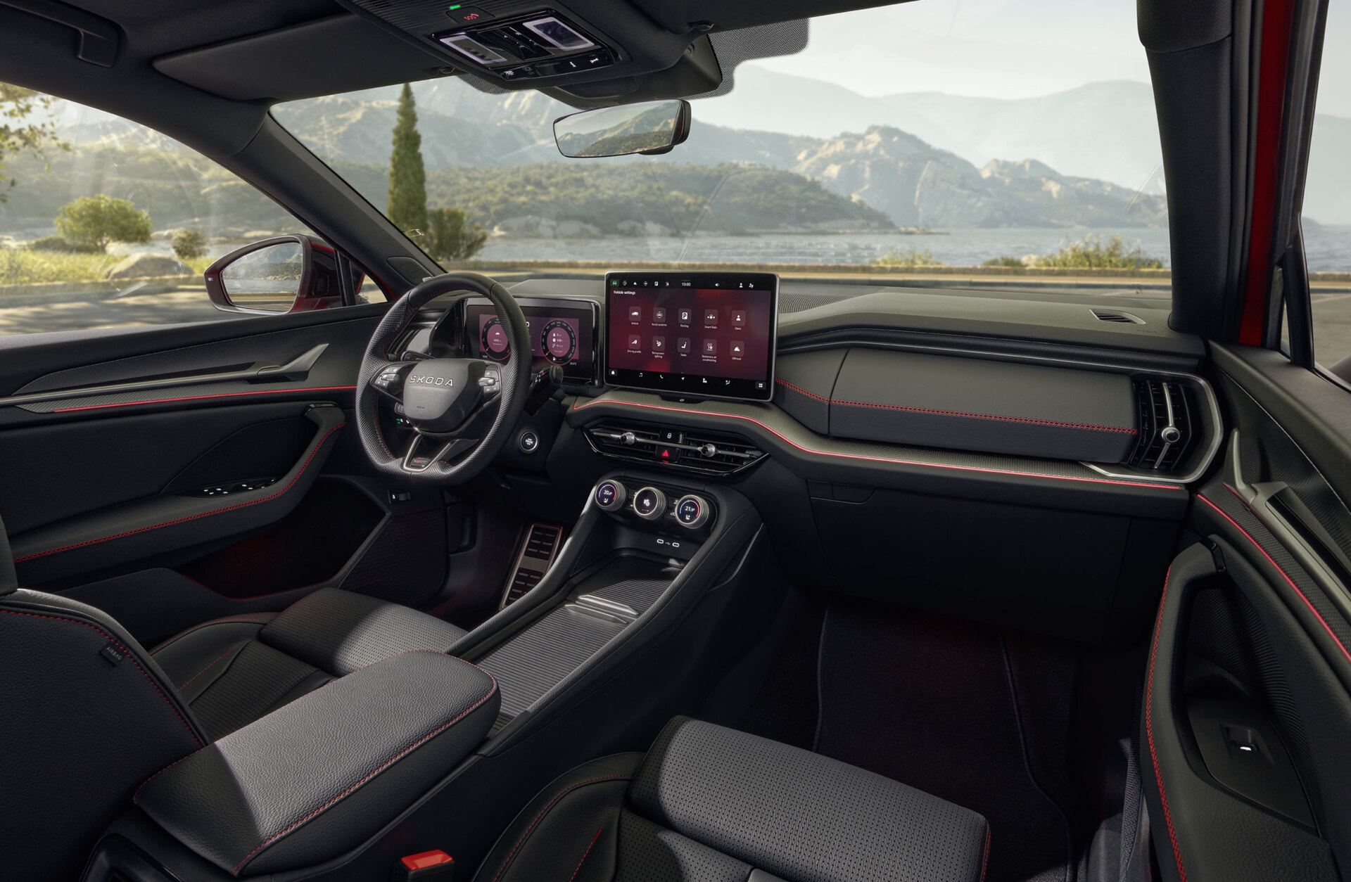 Vista del habitáculo deportivo del Skoda Kodiaq RS con acabados premium.