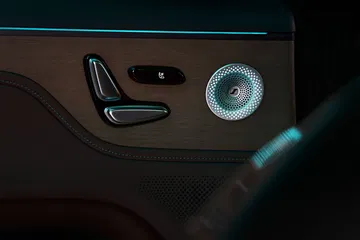 Control de mandos en la puerta del Smart #5, elegancia y sencillez.