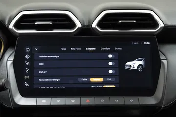 Vista de la pantalla de instrumentación del MG ZS híbrido