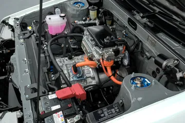 Vista del motor 3 cilindros 114 CV, Toyota AE86, ecoeficiente.