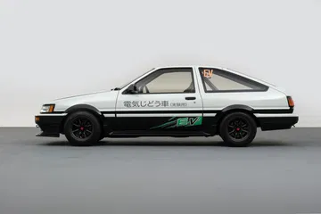 Toyota AE86 con enfoque de neutralidad de carbono, vista lateral.