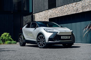 El Toyota C-HR exhibe un diseño lateral dinámico con líneas pronunciadas. El Toyota C-HR exhibe un diseño lateral dinámico con líneas pronunciadas.