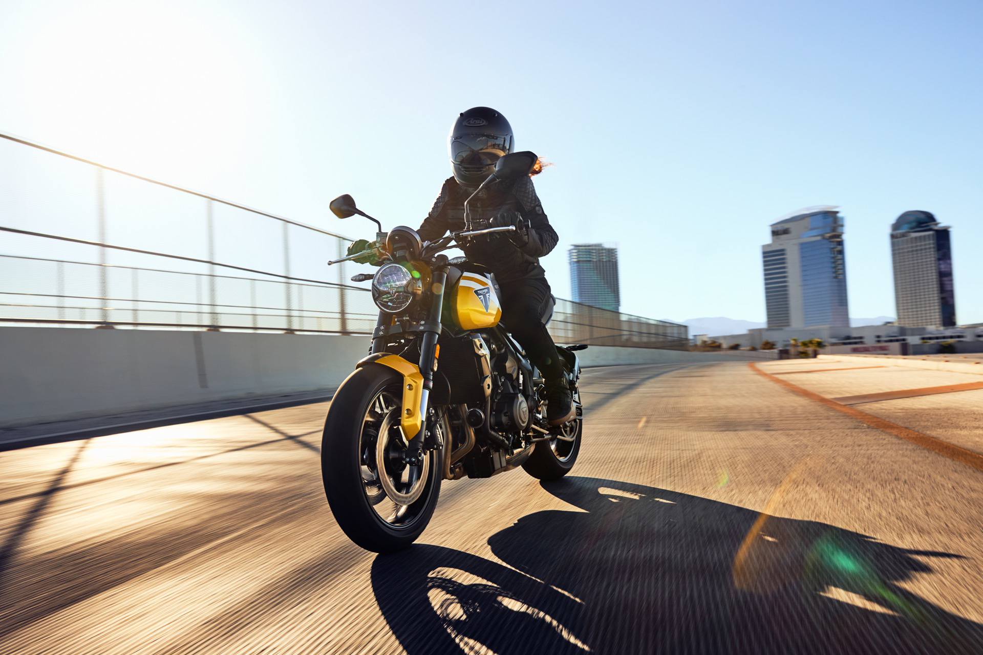 La Triumph Trident 660, con su estilo que fusiona modernidad y tradición.