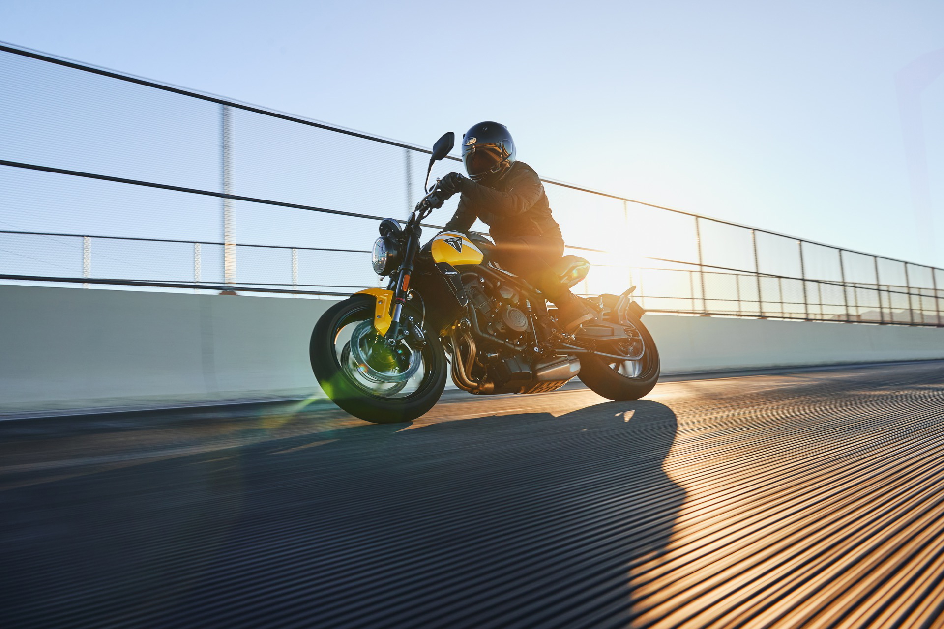 Trident 660: estilizada, rendimiento equilibrado, rinde homenaje al legado Triumph.