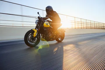 La Triumph Trident 660 ofrece un diseño elegante y una mecánica refinada.