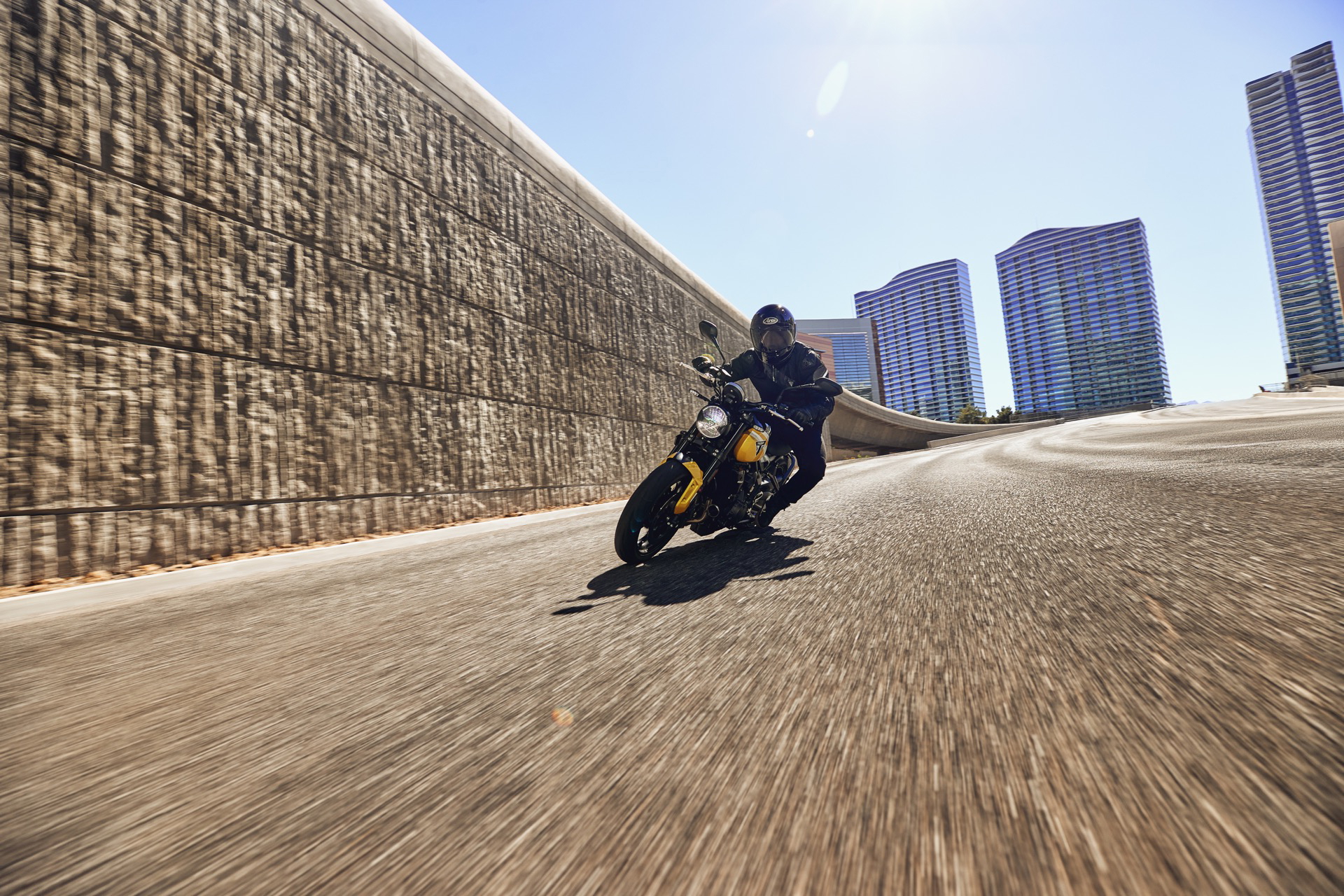 La Triumph Trident 660 2025, equilibrio perfecto entre estilo y rendimiento.