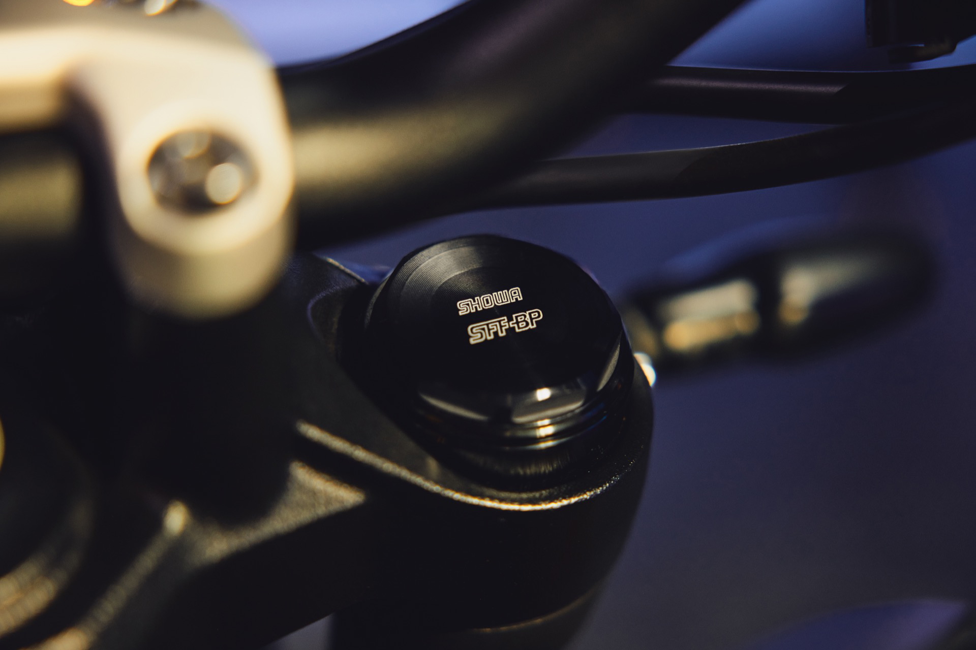 Vista cercana del tapón de depósito de la Triumph Trident 660.