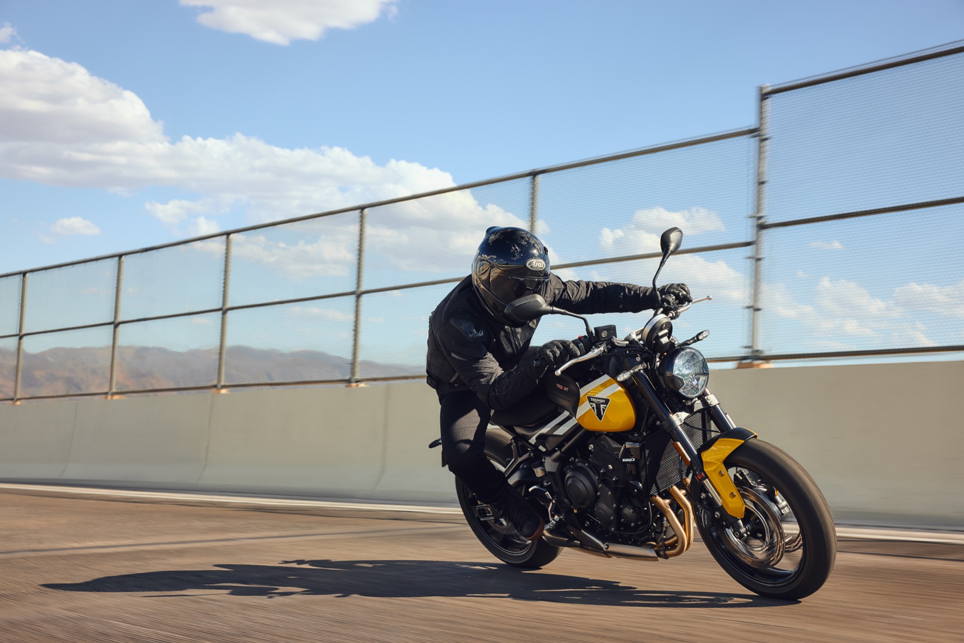 La Triumph Trident 660 ofrece un diseño elegante y deportivo