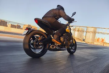 La Triumph Trident 660, con su silueta elegante y dinámica, promete prestaciones y estilo.