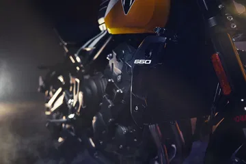 Potente tricilíndrico de 81 CV que promete emociones fuertes y carácter deportivo.