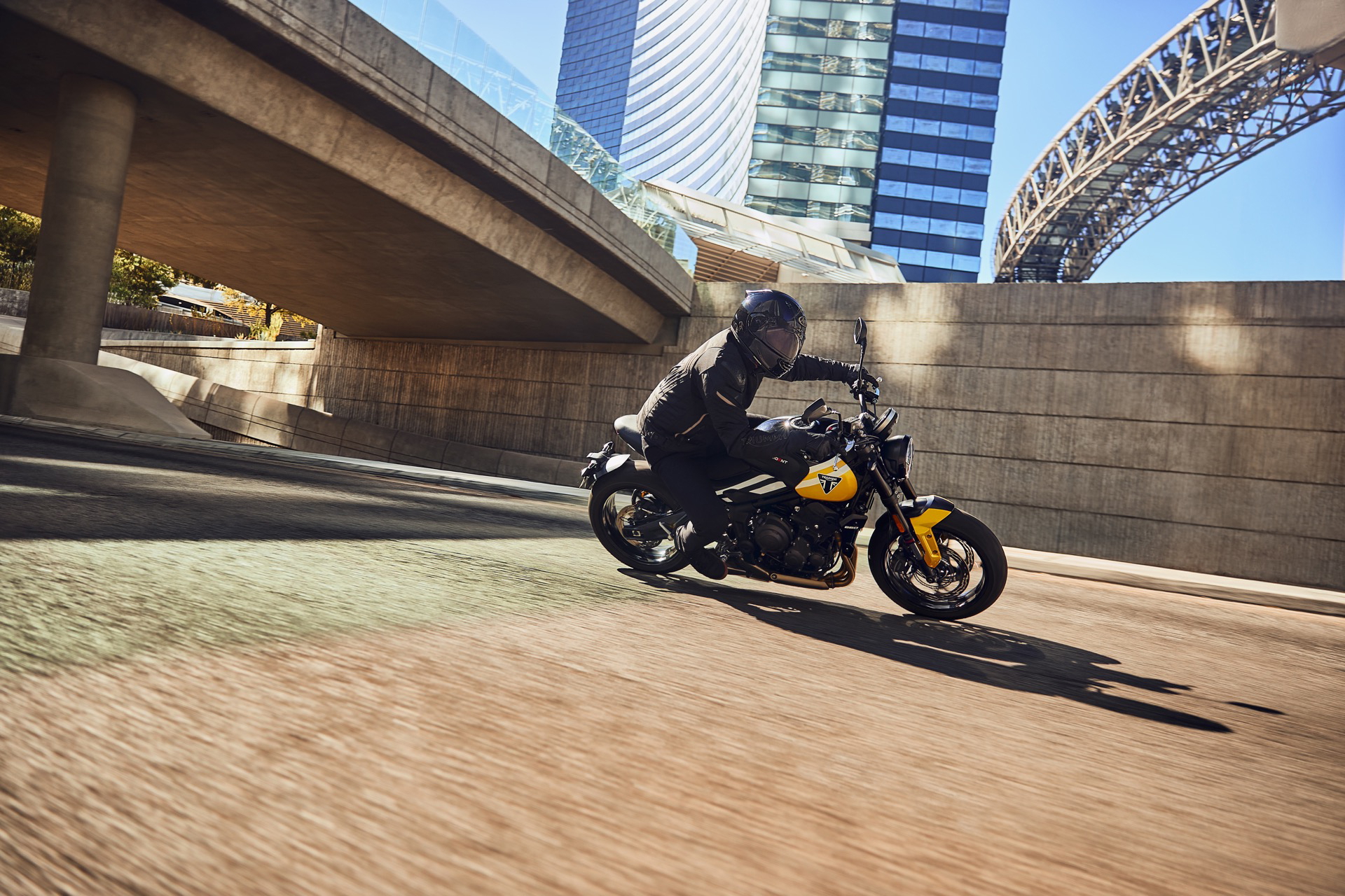 Triumph Trident 660, equilibrio perfecto entre estilo y potencia.