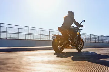 Vista lateral de la Triumph Trident 660, mostrando su diseño dinámico.