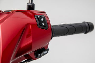 Detalle preciso del mando de luces en Honda Vision 110