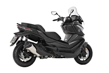 Voge SR4 Max T, scooter GT con motorización potente y diseño moderno.