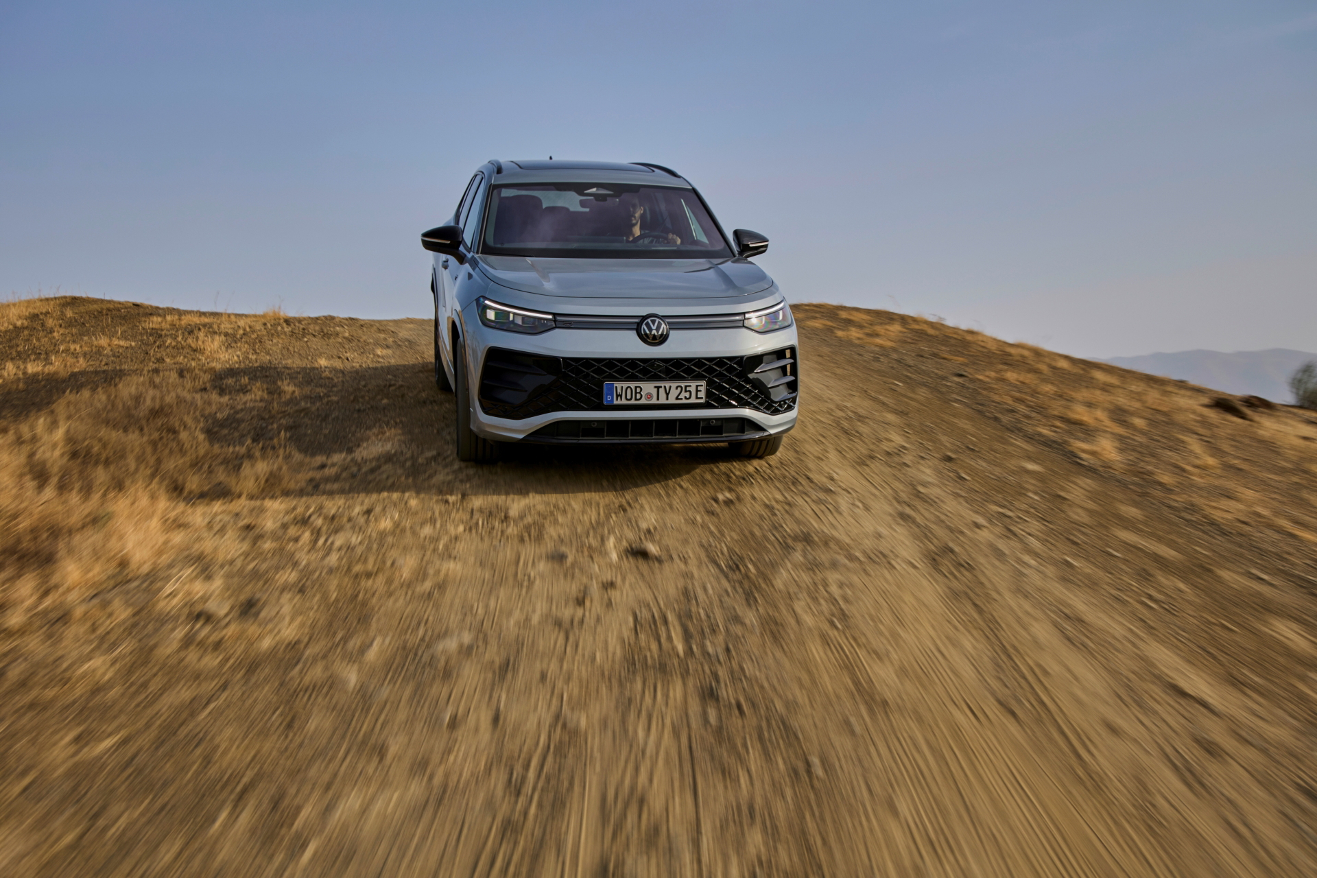 Volkswagen Tayron 2025, SUV con diseño robusto y moderno.