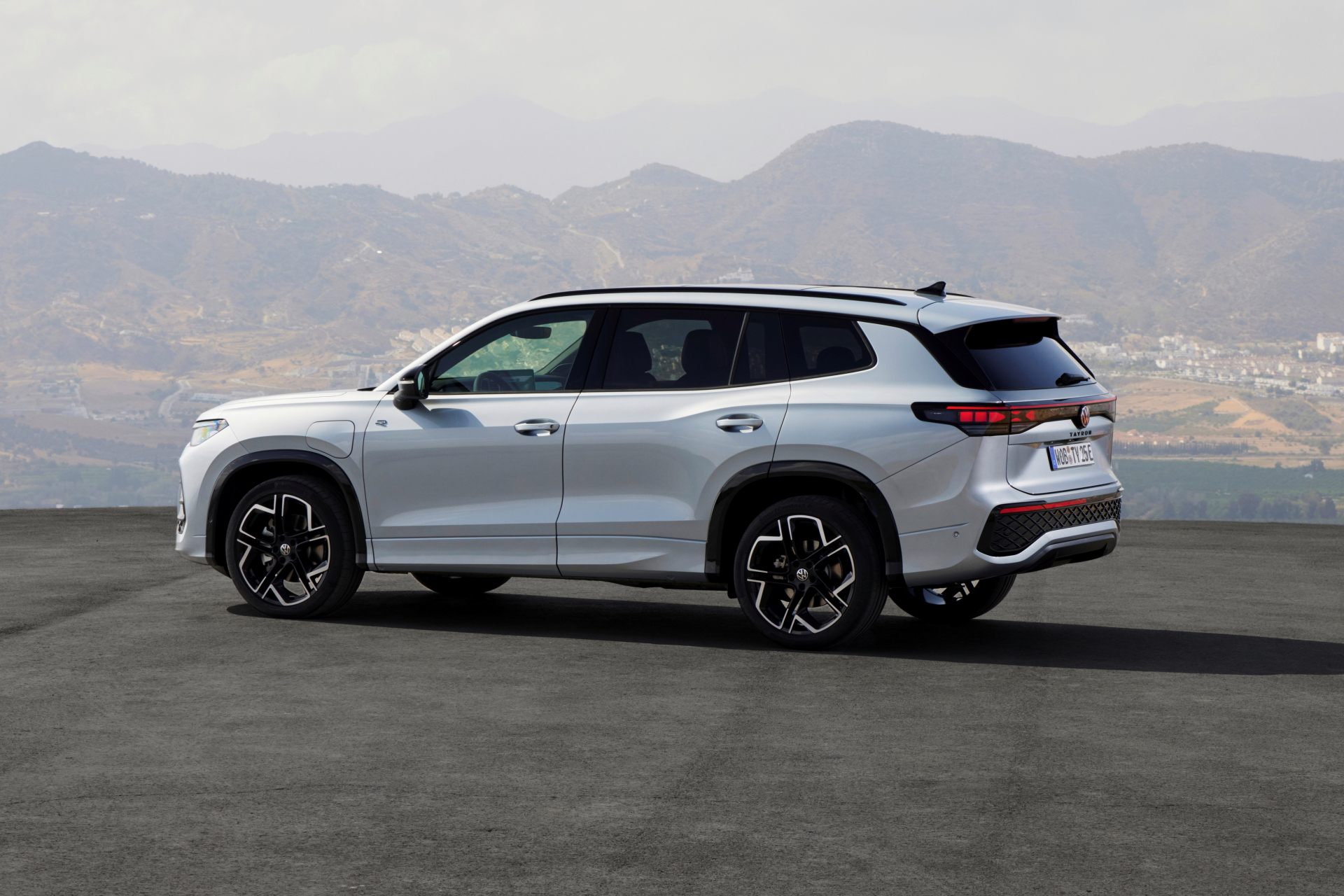Nuevo Volkswagen Tayron 2025, espectacular diseño lateral que promete