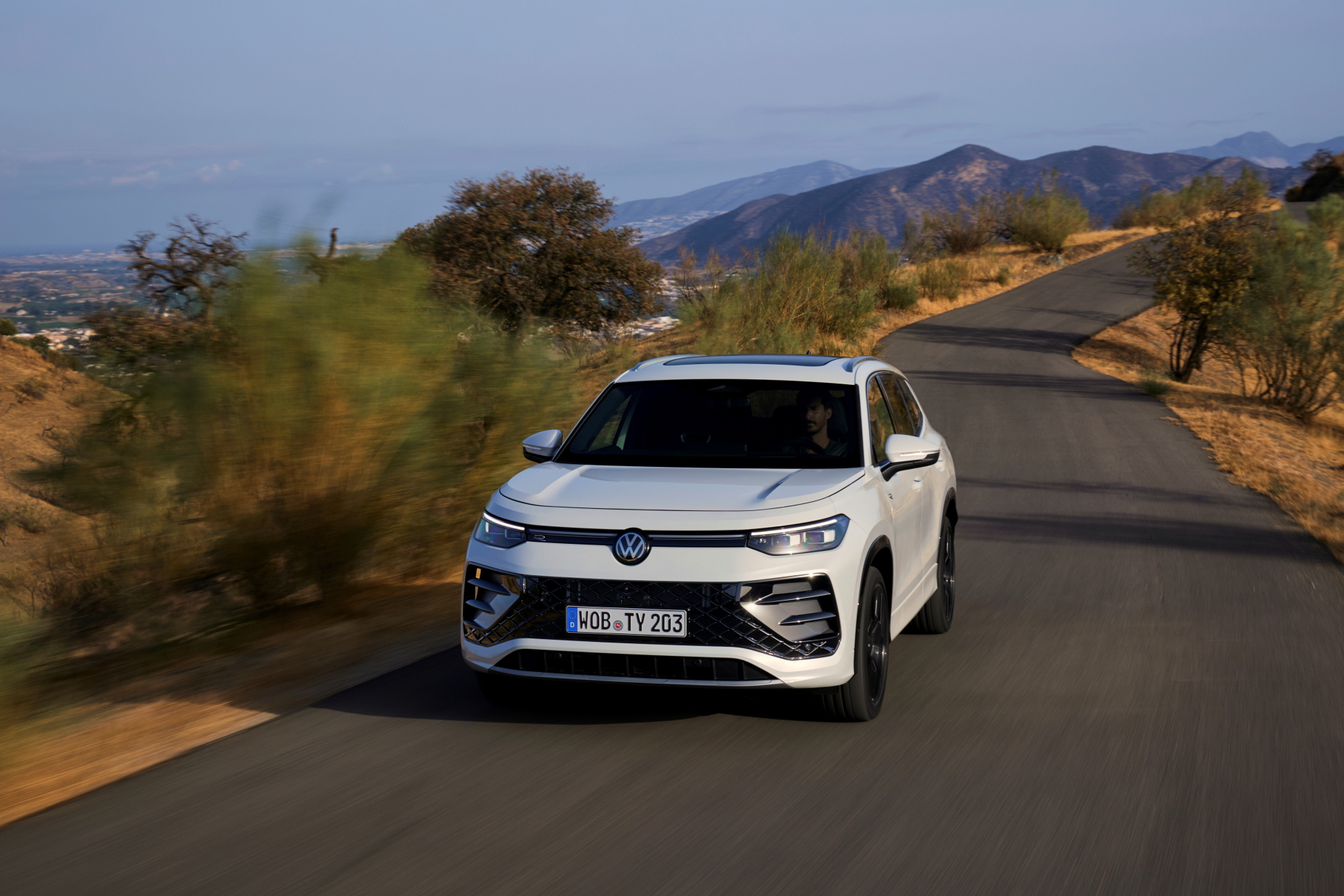 Nuevo SUV Volkswagen Tayron 2025, diseño robusto y líneas modernas