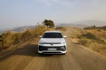 Volkswagen Tayron en ruta: diseño que impone y promete rendimiento