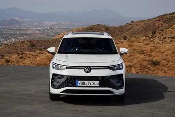 Volkswagen Tayron 2025, robustez y estilo en su frontal