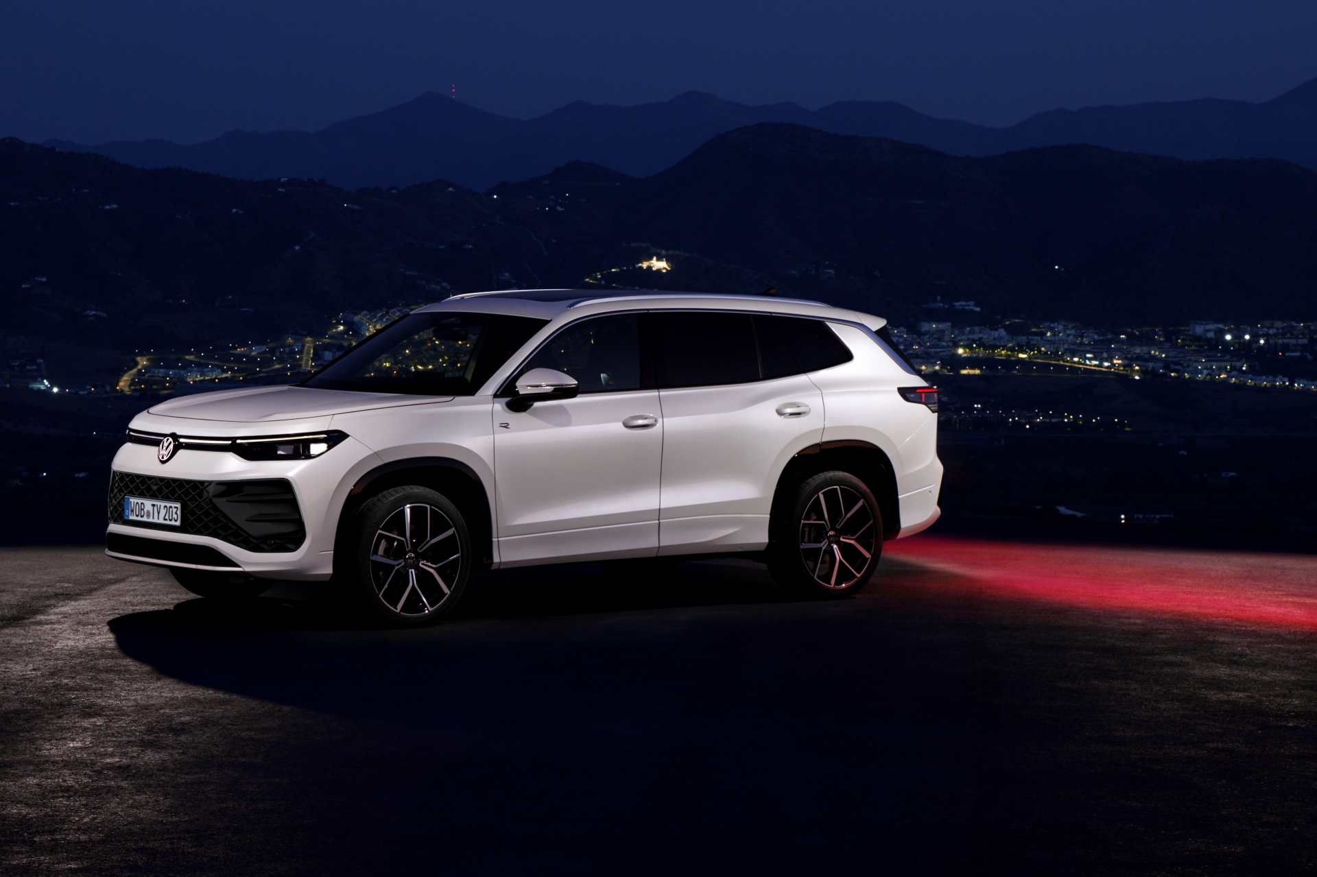 Volkswagen Tayron 2025, elegancia y robustez en SUV familiar.