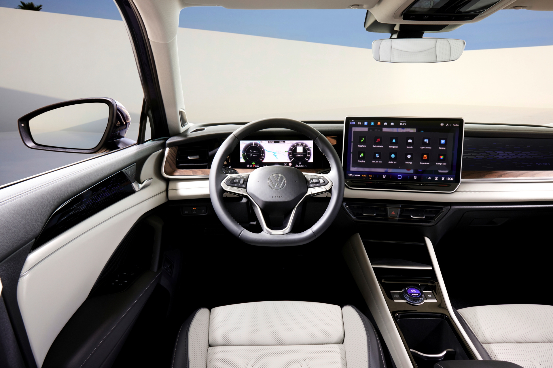 Habitáculo del Volkswagen Tayron 2025, destacando su tecnología y acabados.