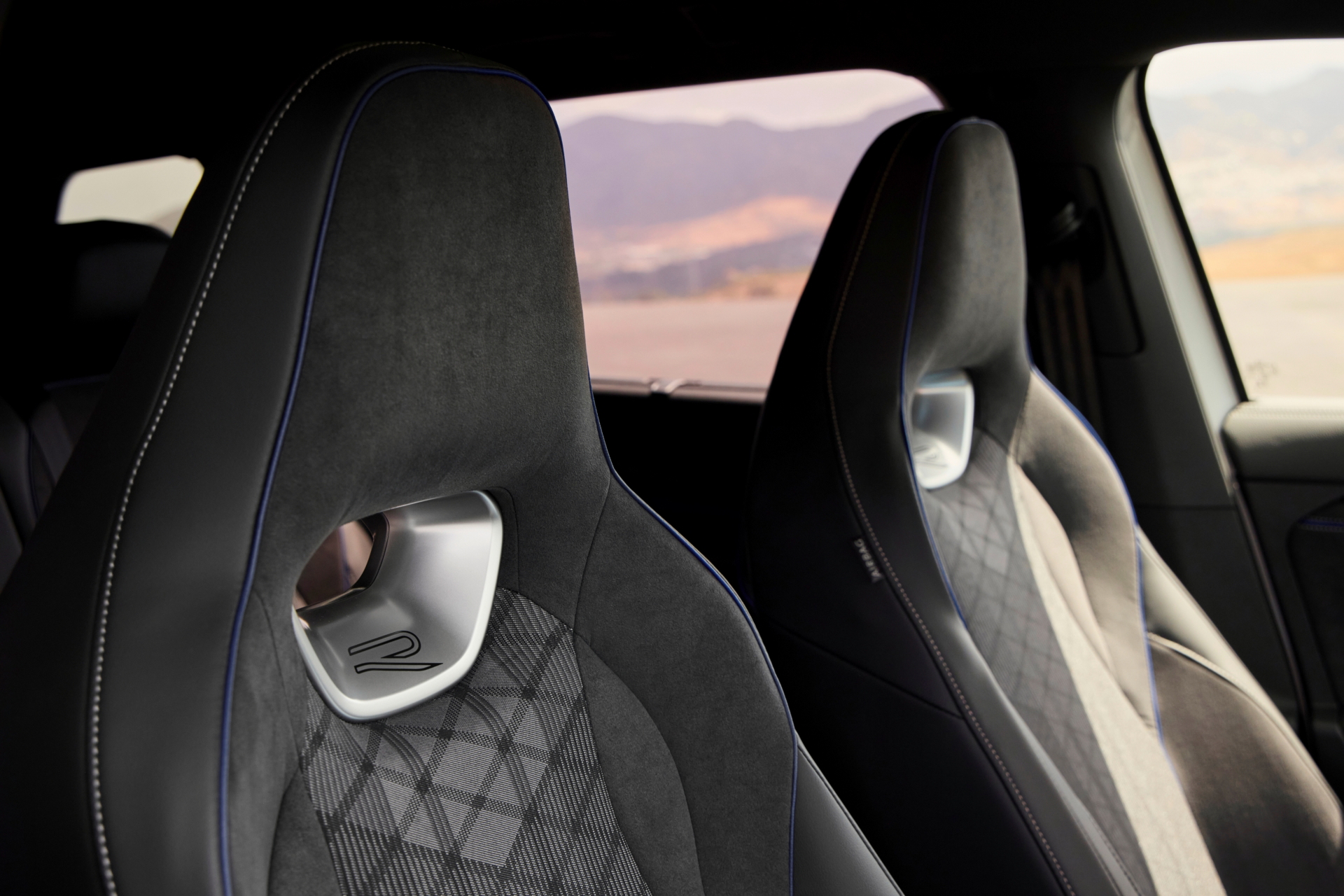 Asientos ergonómicos con acabados de alta calidad para el Volkswagen Tayron 2025.