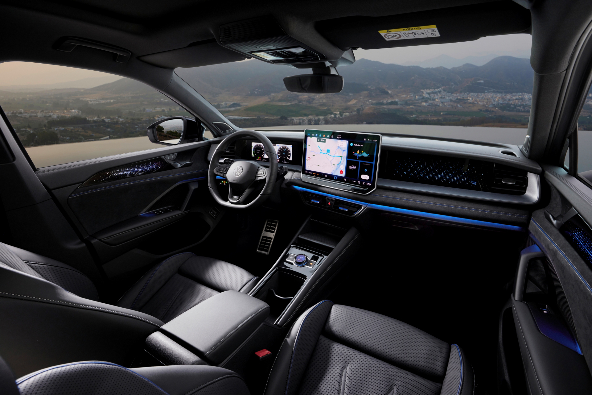 Habitáculo del Volkswagen Tayron 2025, tecnología y confort vanguardista.