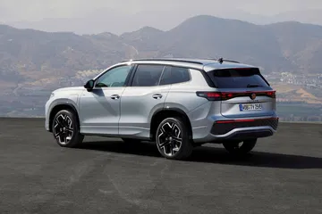 Volkswagen Tayron 2025, imponente diseño lateral.