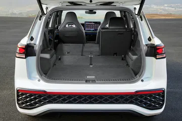 Vista del amplio maletero del nuevo Volkswagen Tayron, ideal para familias.