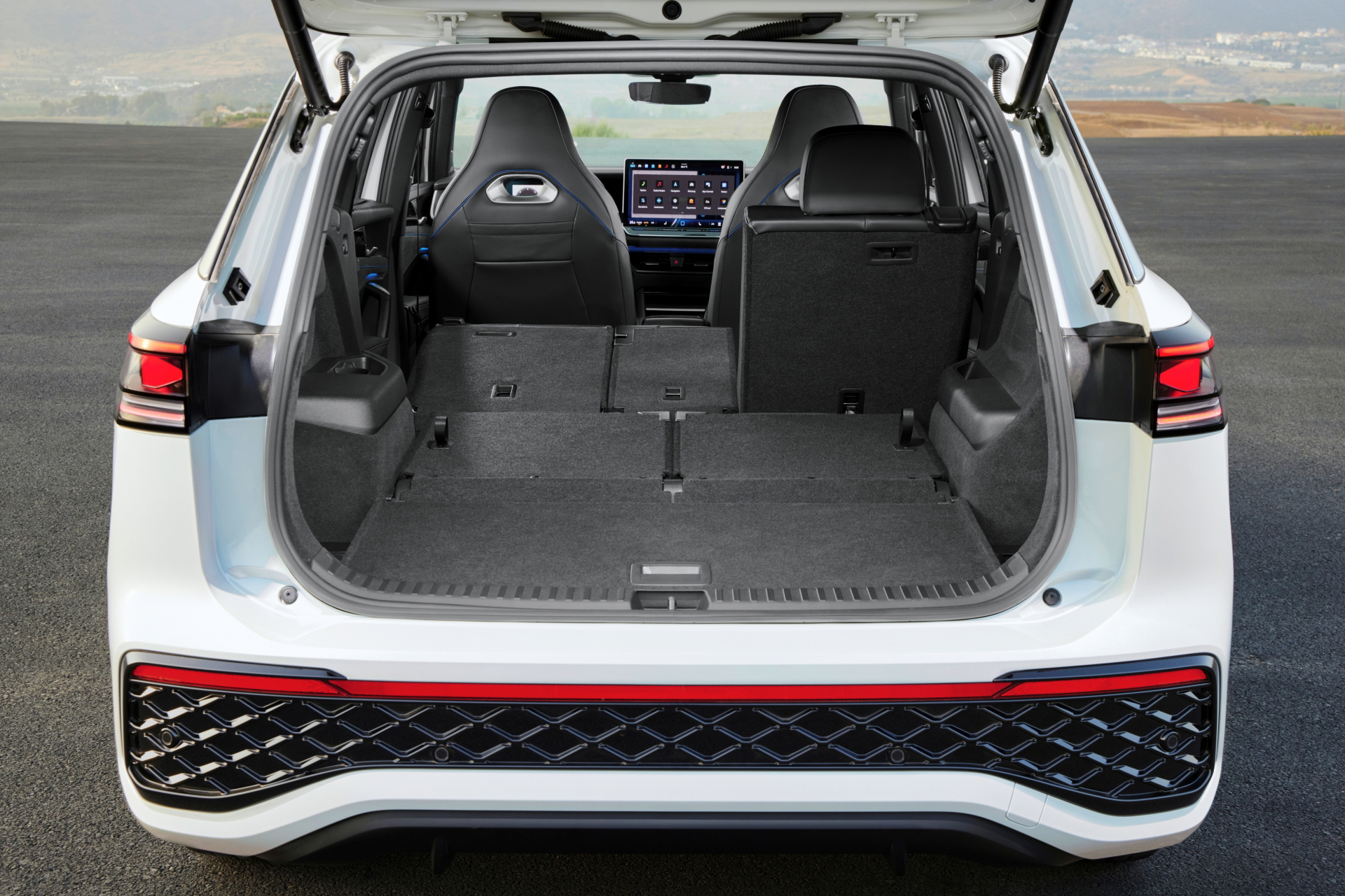 Vista del amplio maletero del nuevo Volkswagen Tayron, ideal para familias.