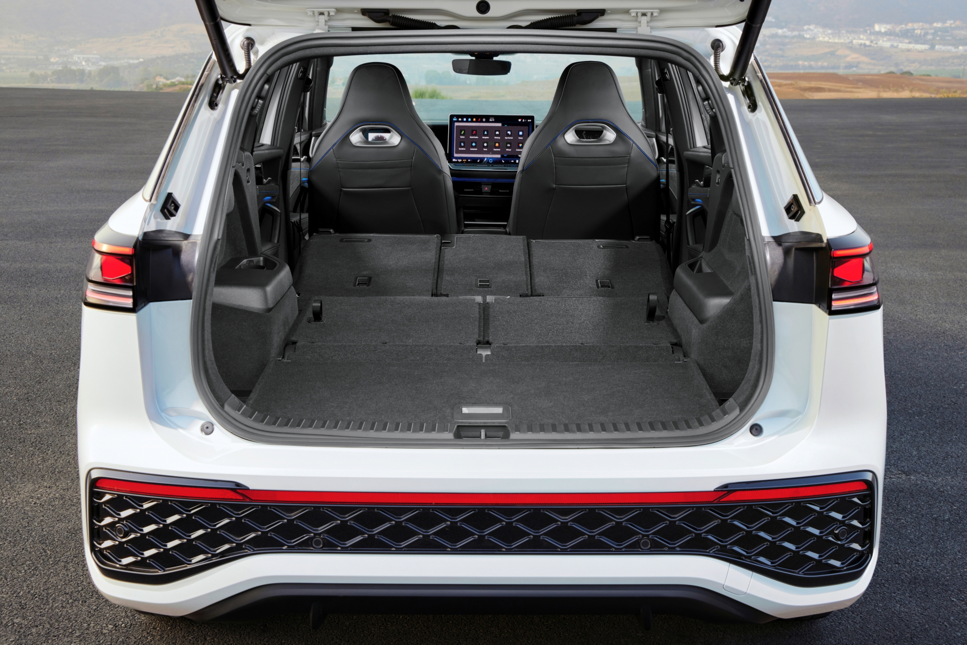 Generoso maletero del Volkswagen Tayron, ideal para familias numerosas.