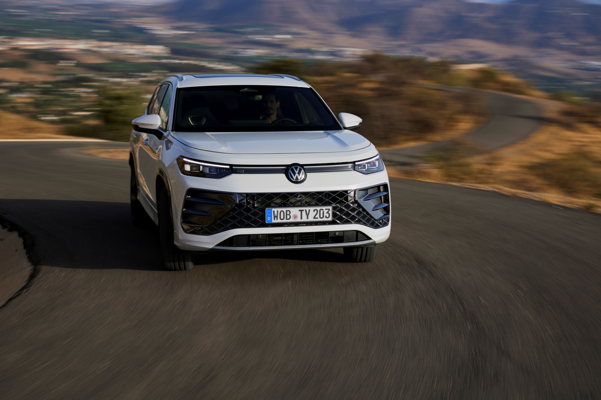 Volkswagen Tayron 2025, un SUV que combina espacio y tecnología.