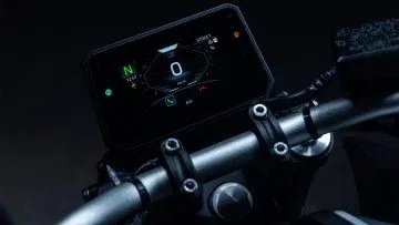Vista detallada del cuadro de instrumentos de la Yamaha MT-07, moderno y funcional. Vista detallada del cuadro de instrumentos de la Yamaha MT-07, moderno y funcional.