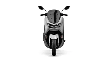 Vista frontal del Yamaha NMAX 125, destaca por su diseño compacto y moderno.