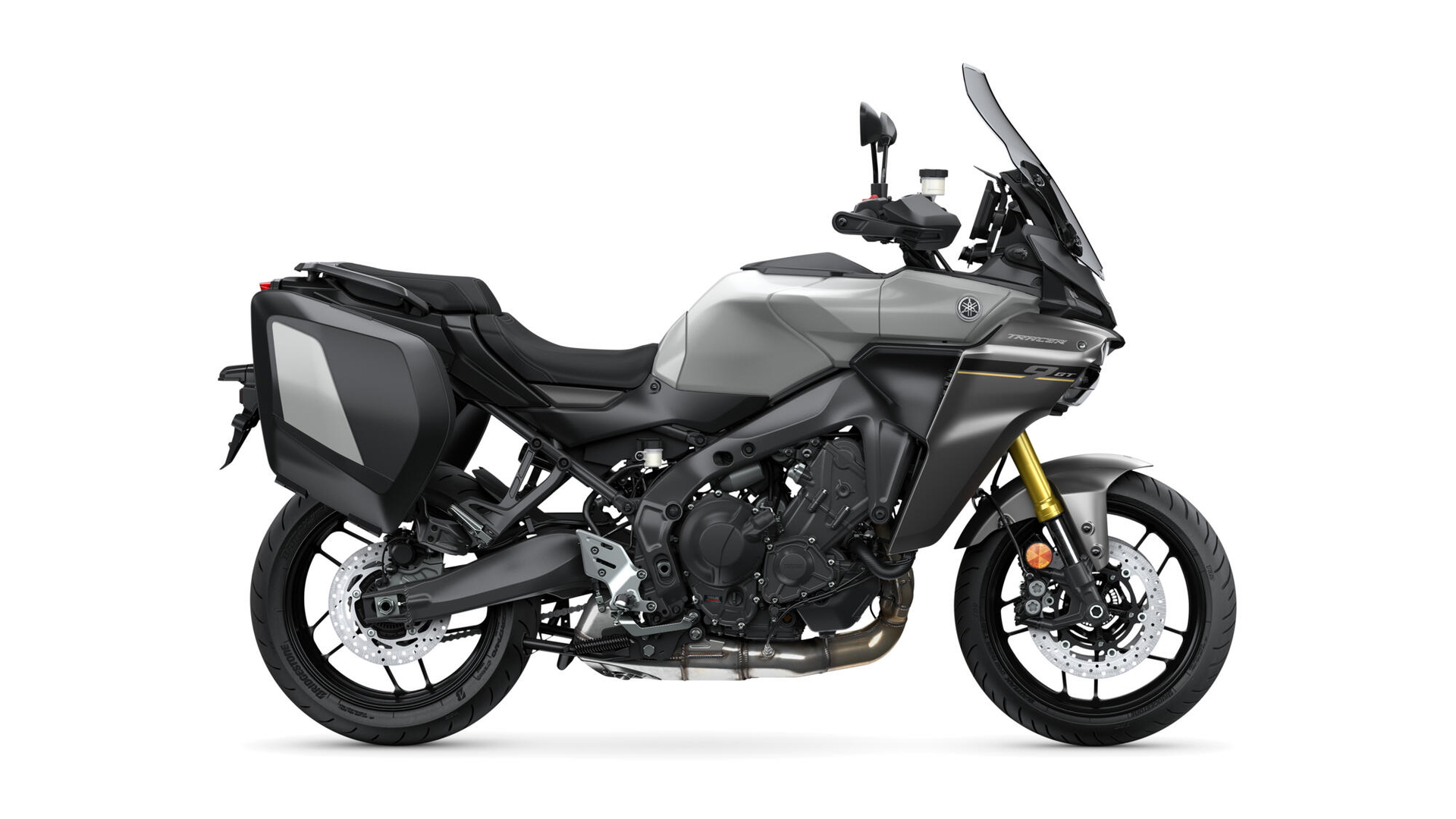Vista lateral Yamaha Tracer 9 evidenciando su diseño deportivo y aerodinámico.