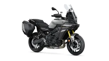 Vista lateral Yamaha Tracer 9, diseño equilibrado para máximo rendimiento.