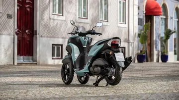 Vista lateral Yamaha Tricity 125 MY 2024, innovación en movilidad urbana eficiente.