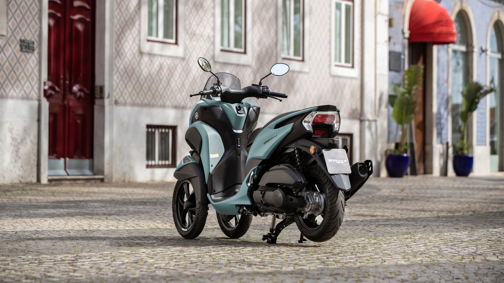 Vista lateral Yamaha Tricity 125 MY 2024, innovación en movilidad urbana eficiente.