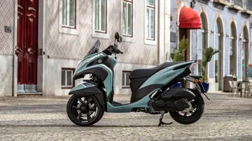 Vista lateral Yamaha Tricity 125 MY 2024, eficiencia y accesibilidad en tres ruedas.
