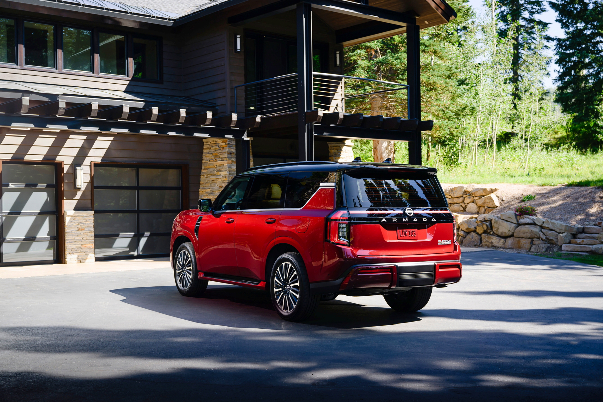 Es el SUV todoterreno definitivo de 7 plazas, ideal para aventuras. Su diseño robusto destaca en cualquier terreno.