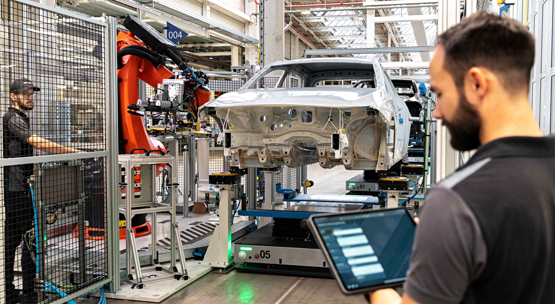 Un vistazo a la innovadora línea de producción de Mercedes, reflejando su enfoque en calidad y eficiencia.