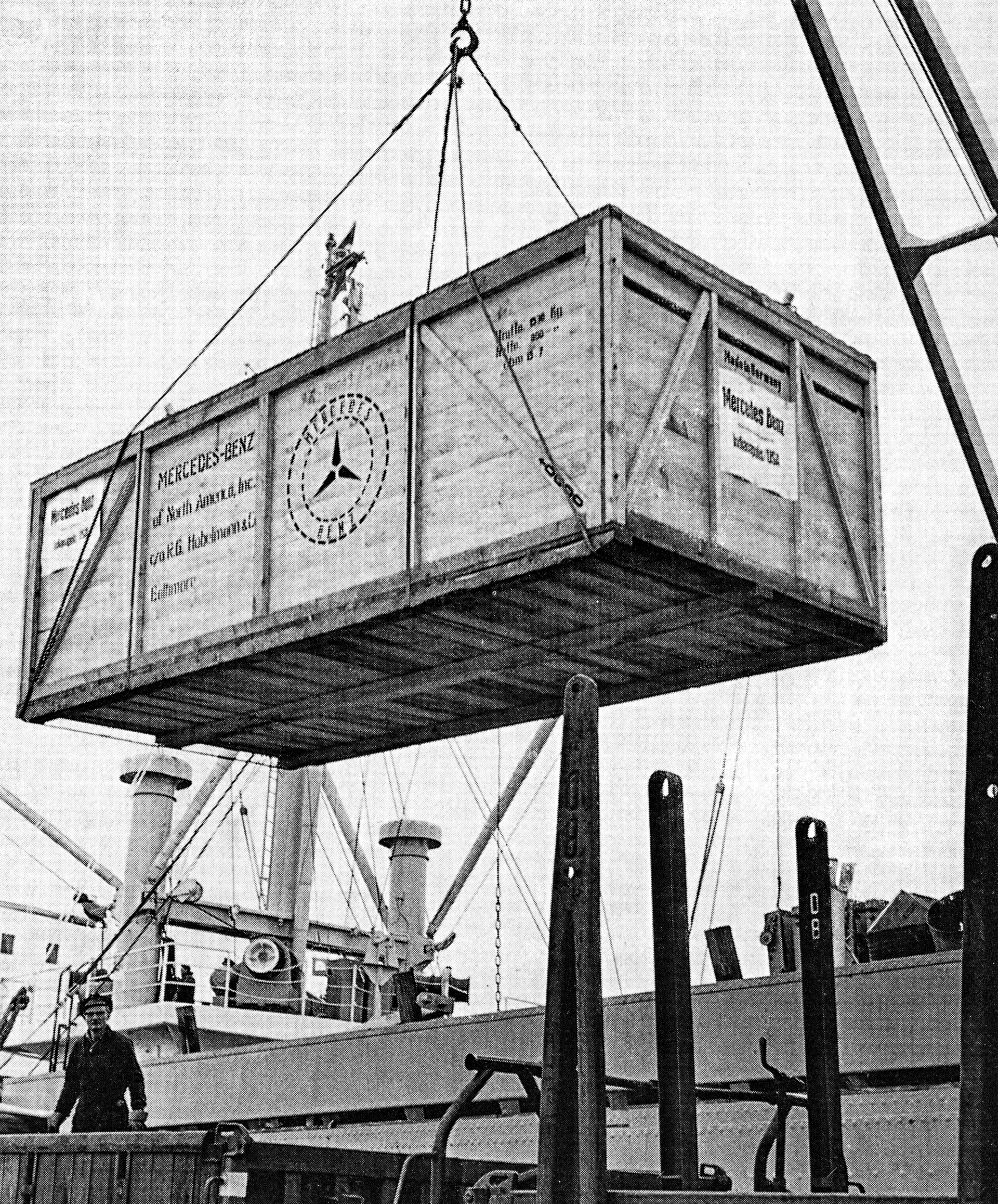 Transporte de un Mercedes W 196 R en su contenedor original