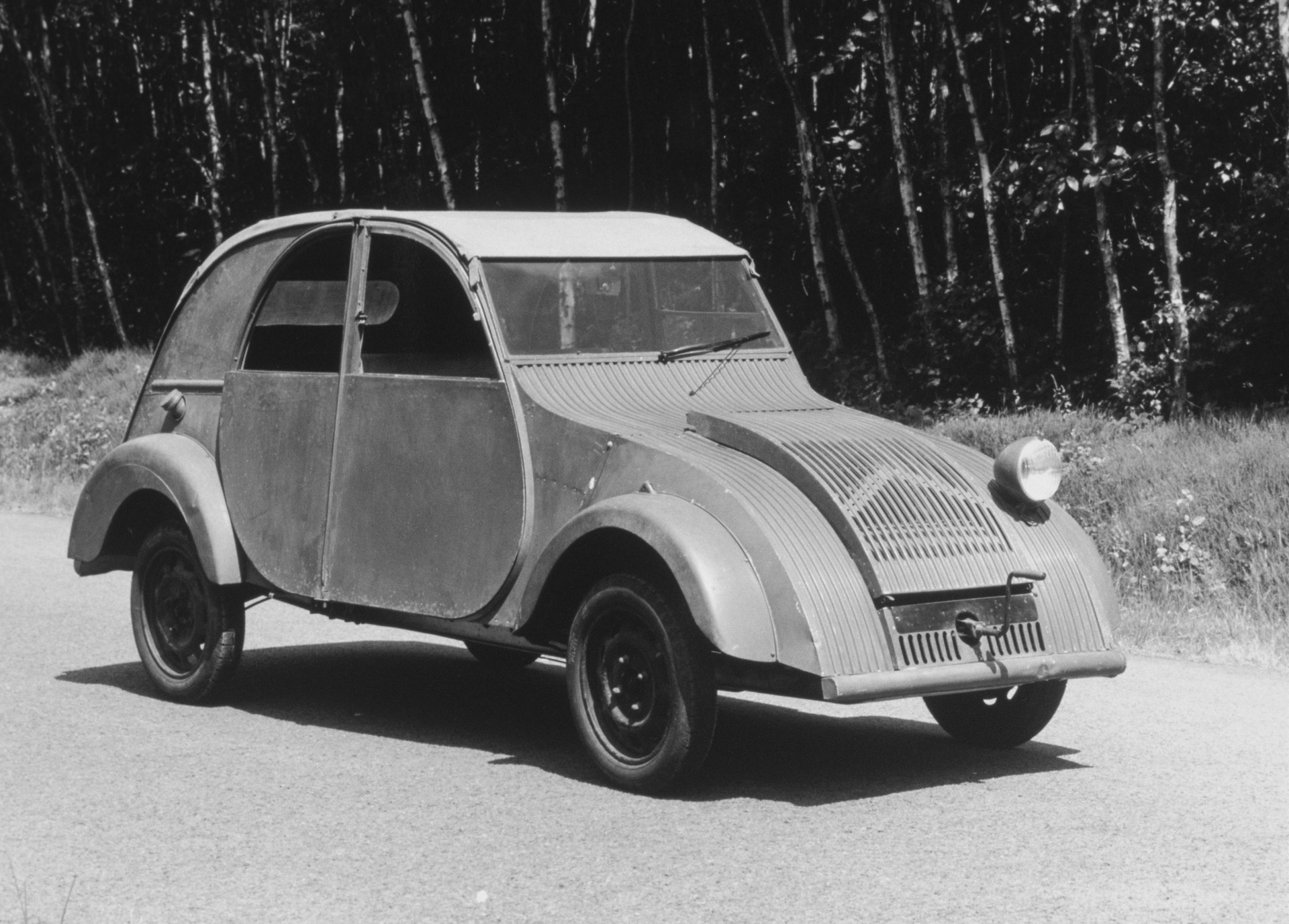 Prototipo del Citroën 2CV con diseño emblemático. Un clásico en evolución.